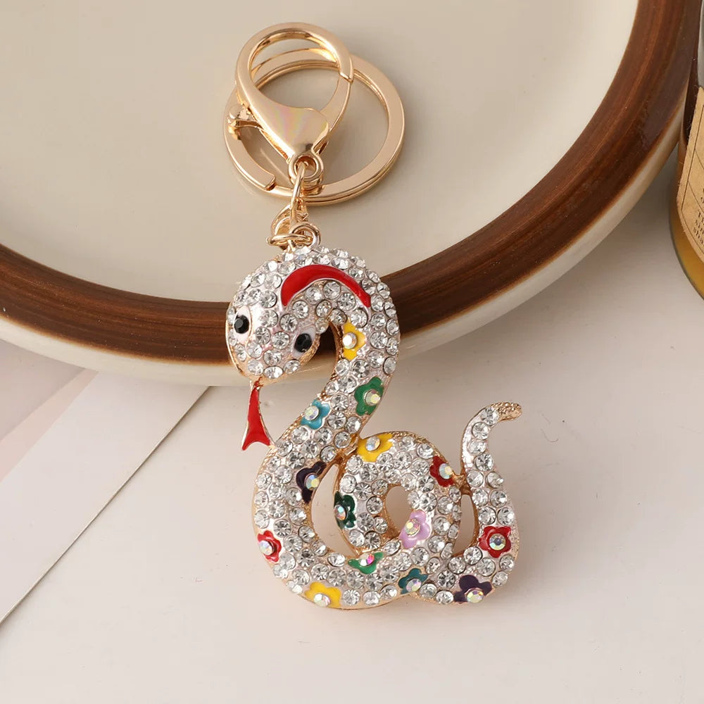 High-end 2025 new snake car key chain, snake Chinese New Year decorations, zodiac pendant, car decorations, chain.