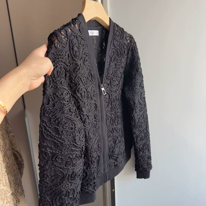 Mowei-nin Sinqapura ixrac sifarişi çiçək naxışlı bədii dizayna malikdir. Qadınlar üçün gündəlik qısa pencək/palto, yaz üslubunda.