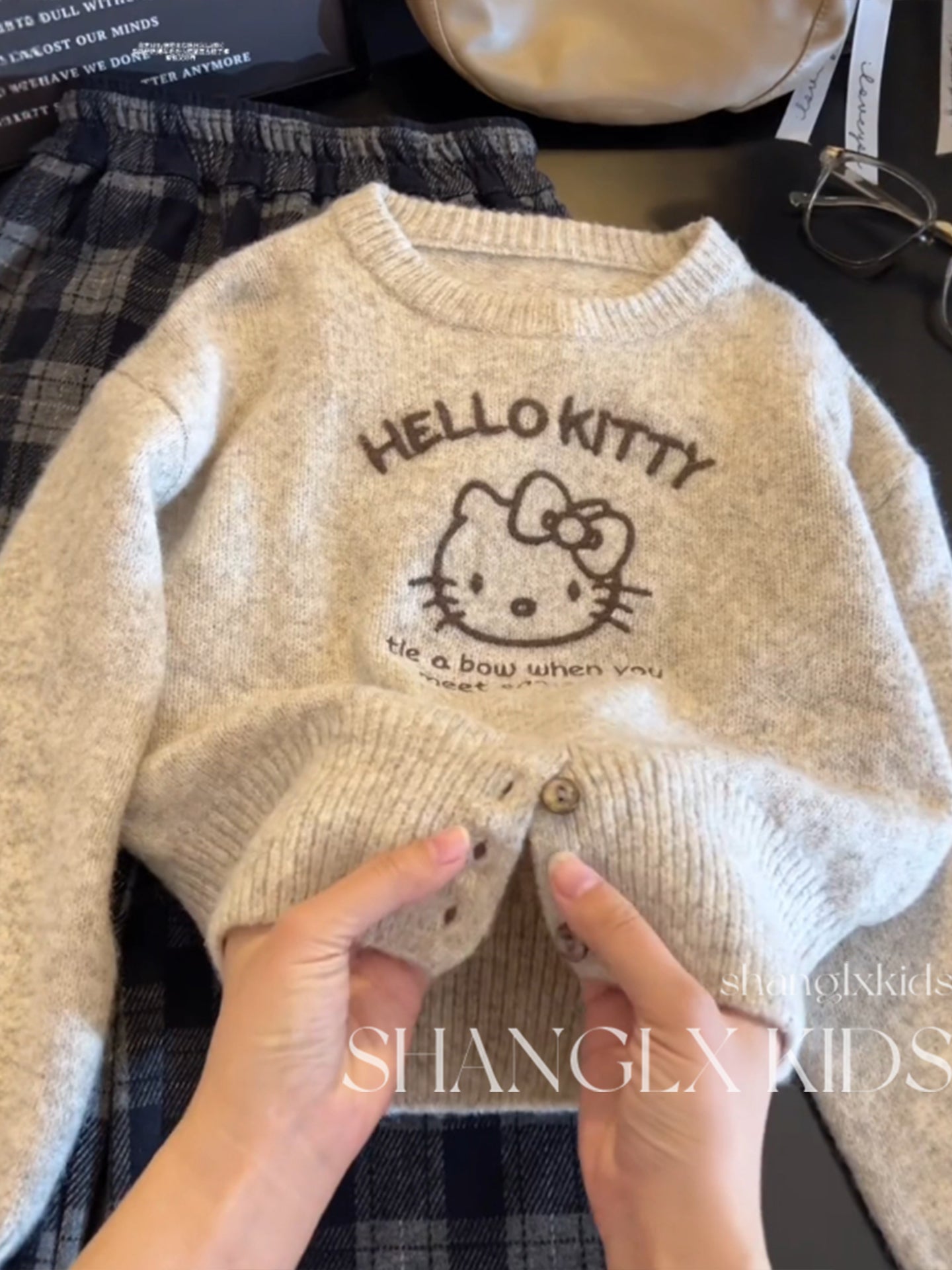 Qızlar üçün super şirin uşaq toxunma sviteri, Hello Kitty pişik sviteri, 2025-ci il üçün yeni payız stili, dəbli top.