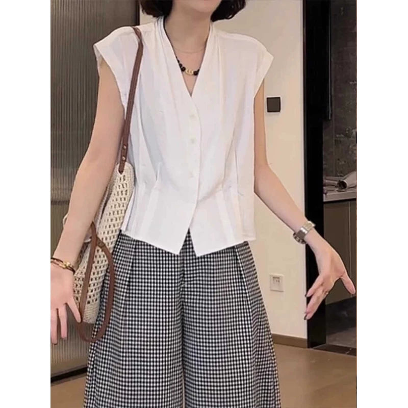 Avropa üslubunda qara V-yaxalı qadınlar üçün futbolka, yeni yay üslubunda, böyük ölçüdə, geniş formada, dəbli köynək, yüksək səviyyəli dizayner qolsuz top.