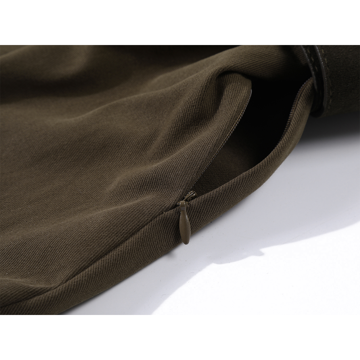 Cholisa-nın qadınlar üçün yaz və payız üçün mükəmməl olan, qeyri-müntəzəm dizaynlı, yüksək belli A-xəttli ətək. Çox gözəl midi ətək.