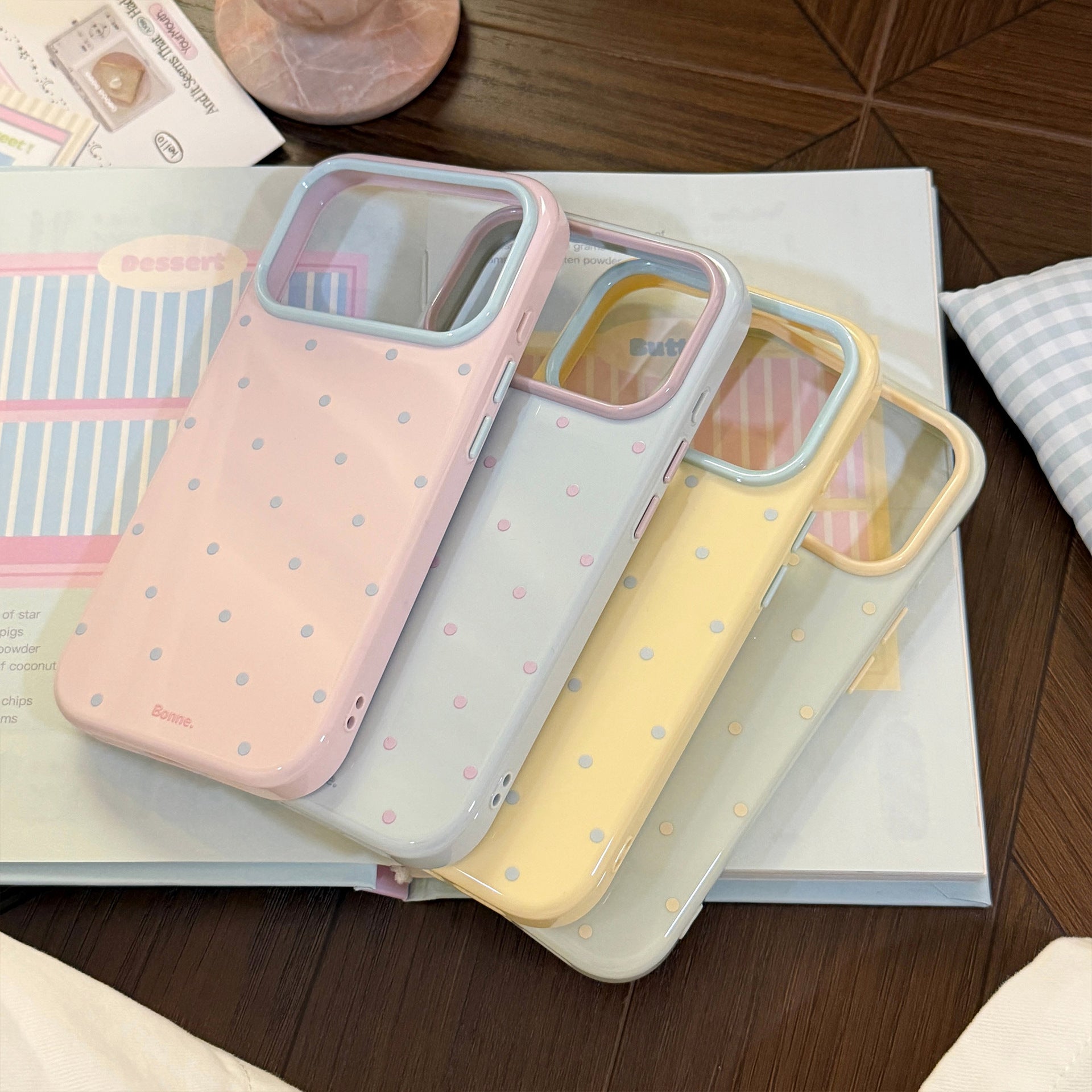 Koreya üslubunda sadə təzadlı rəngli polka nöqtə iPhone17ProMax üçün uyğun Apple mobil telefon qutusu yeni 16 fərdiləşdirilmiş kreativ 15 yüksək səviyyəli niş sevimli qadın modeli ins üslubunda silikon düşməyə qarşı böyük deşik yumşaq qabıq