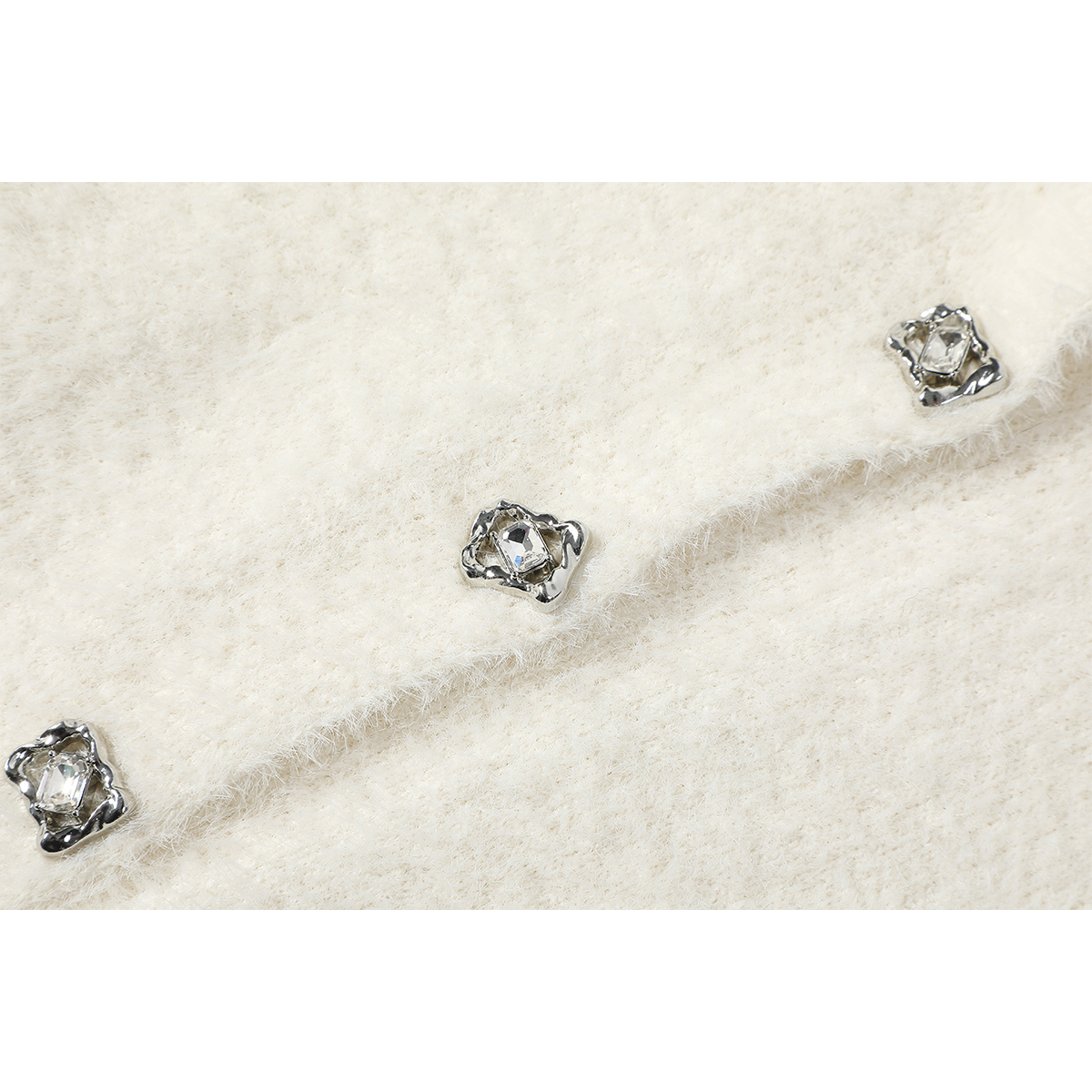 Cholisa-nın bu il qadınlar üçün unikal və gözəl hırka sviteri, payız və qış üçün mükəmməldir, rahat və zərif trikotaj tərzini əks etdirir.