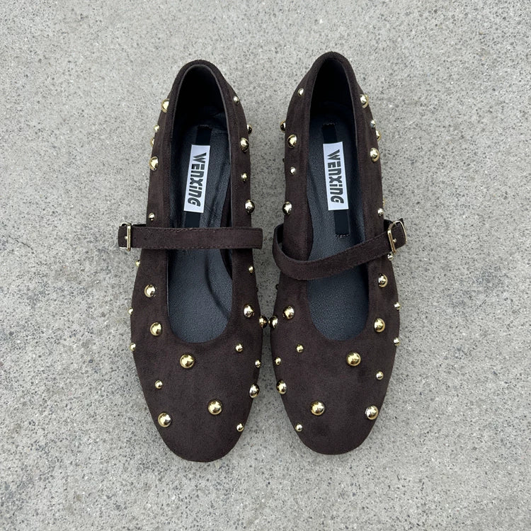 İspan küçə geyimləri brendinin 2025-ci il yeni zamşa tikmələri ilə düz gündəlik çox yönlü tək qayışlı aşağı kəsikli qadın ayaqqabıları