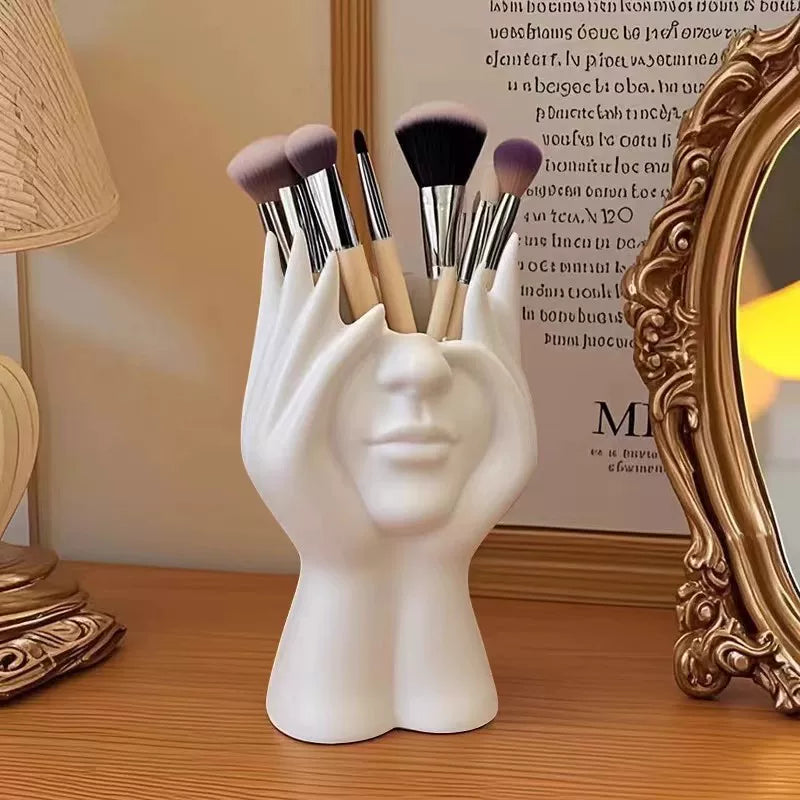 Nordic abstract face makeup brush holder, desktop eyeshadow, eyebrow pencil, brush holder and pen holder that can be shared on Instagram.
