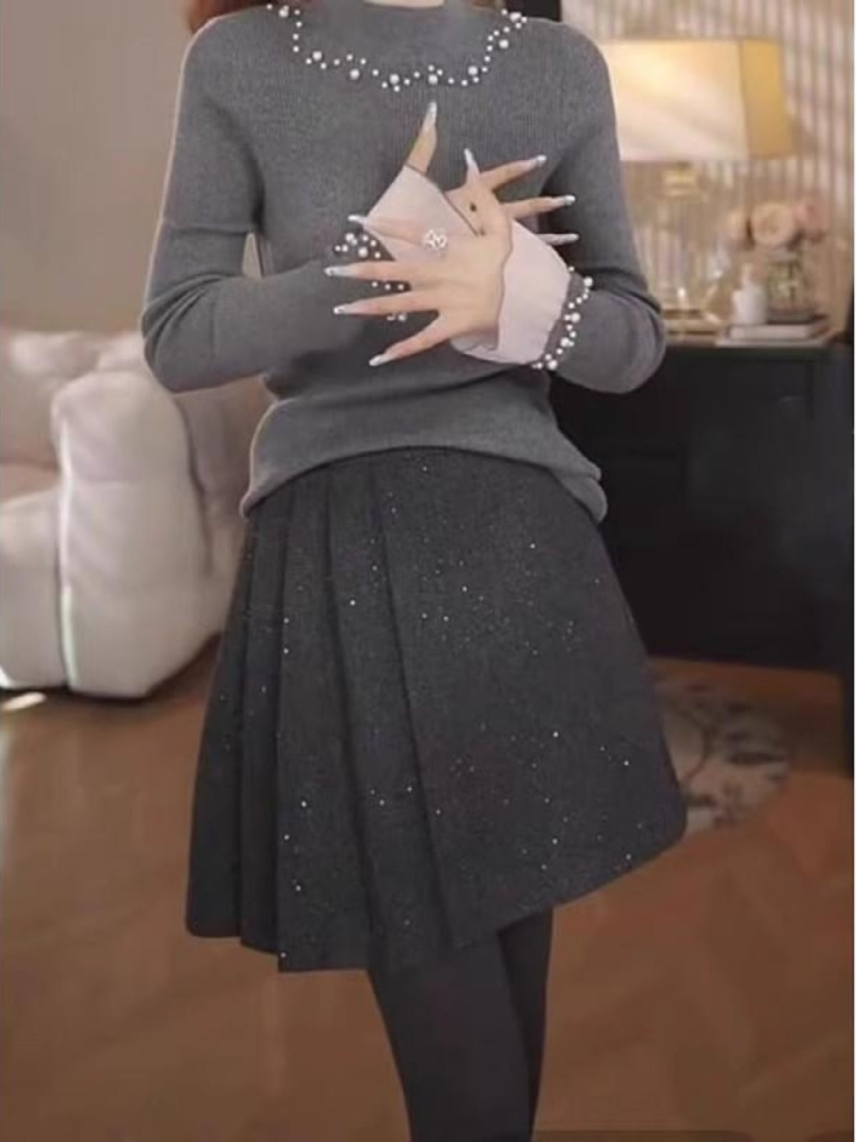 Qadınlar üçün 2026-cı ilin yaz mövsümü üçün yeni stil, incə parıltılı, böyük ölçülü, bir az dolğun, yüksək keyfiyyətli arıqladıcı qatlı mini ətək