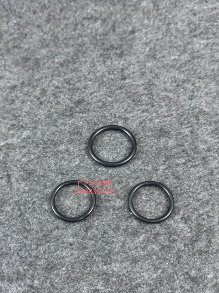 Suitable for Land Rover Range Rover Autobiography Sport Discovery 5 water pump, water pipe, upper and lower water pipe sealing rings, triple water pipe rubber rings