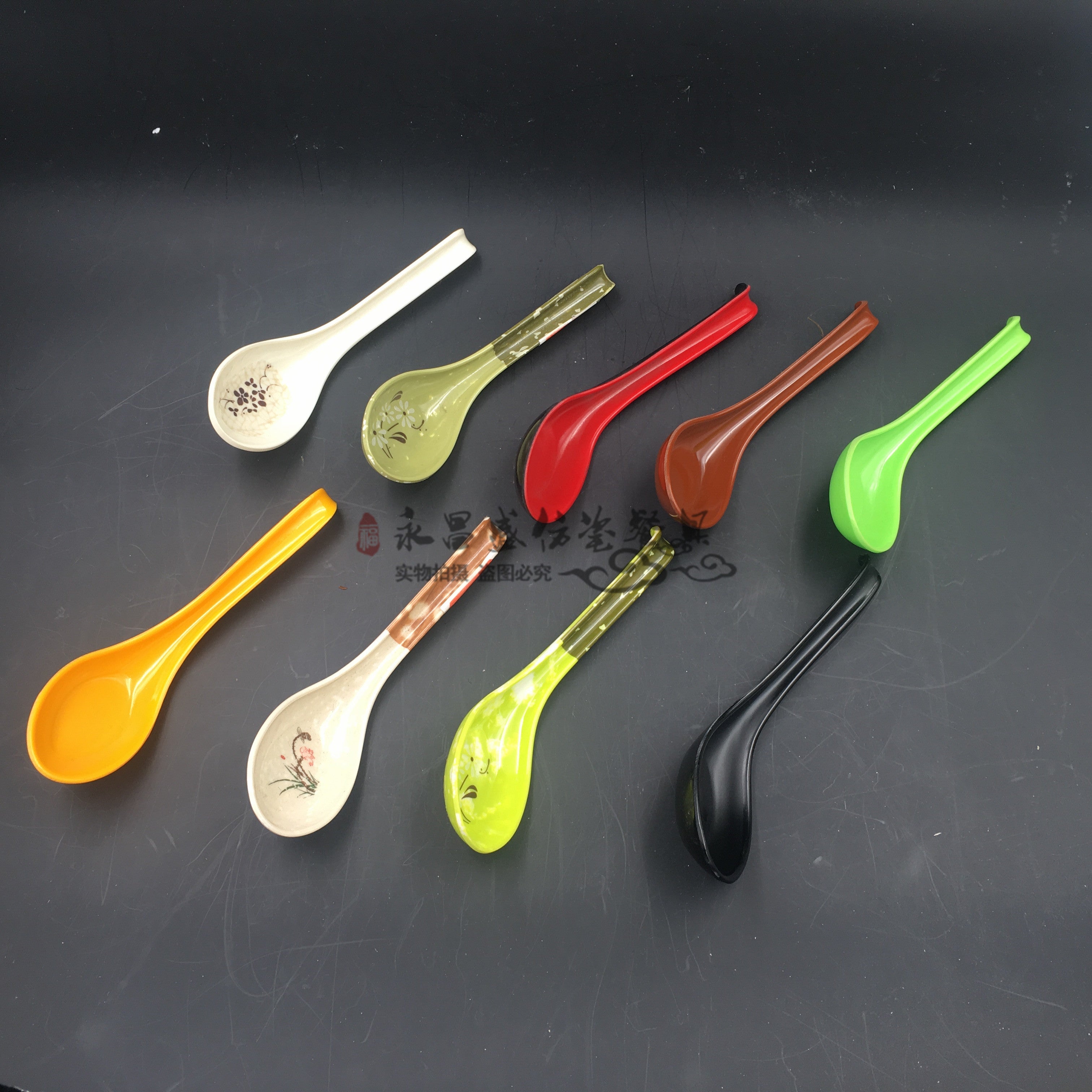 Otelin yeni rəngli melamin uzun sapı qısa saplı süfrə qaşıq çəngəlli imitasiya çini plastik məişət qaşığı