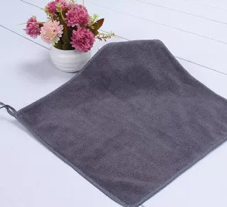 Kiçik kvadrat dəsmal asılan uşaq kiçik dəsmalı öz lanyardlı qalınlaşdırılmış uducu bez təmizləyici uşaq bağçası oteli