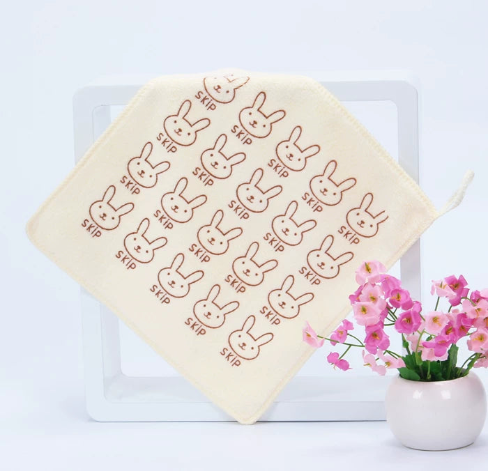Uşaq bağçası yay kvadrat dəsmal qeyri-bambuk lif təmiz pambıq böyüklər və uşaqlar üz yumaq və tər super uducu su dəsmal topdan